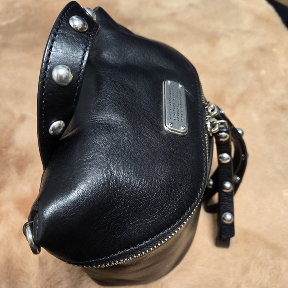Marc Jacobs Black Canteen Riveted Limited Edition Crossbody Bag - Picture 8 of 11